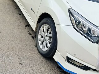 2018 Nissan Note e-Power II Рестайлинг, белый, 1375000 рублей, вид 3