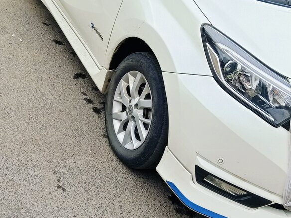 2018 Nissan Note e-Power II Рестайлинг, белый, 1375000 рублей - вид 2