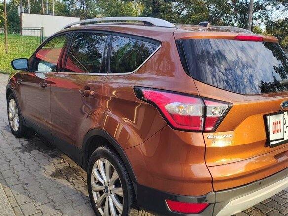 2017 Ford Escape III Рестайлинг, золотистый, 1440000 рублей - вид 2