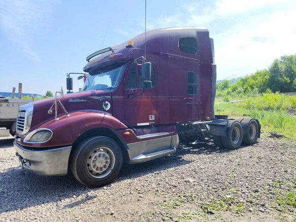 2004 Freightliner Columbia, красный, 3350000 рублей - вид 5