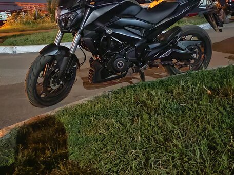 2021 Bajaj Dominar 400, чёрный, 400000 рублей, вид 1
