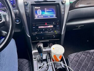 2015 Toyota Camry VII (XV50) Рестайлинг, серебристый, 1400000 рублей, вид 4
