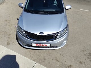 2012 Kia Rio 4-speed III, серебристый, 860000 рублей, вид 2