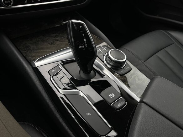 2019 BMW 5 серии 525d VII (G30/G31/G38), серый, 3100000 рублей - вид 15