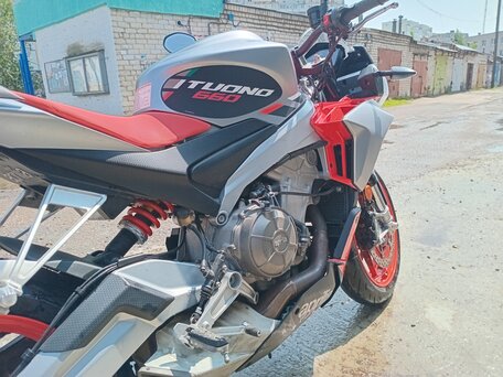 2021 Aprilia Tuono 660, красный, 799000 рублей, вид 2