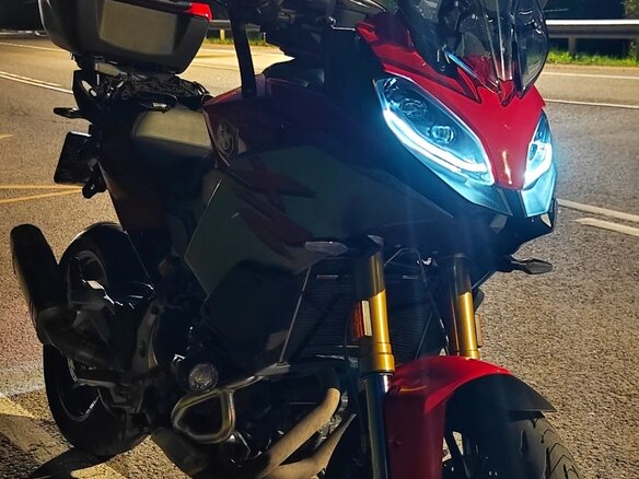 2020 BMW F 900 XR, красный, 1300000 рублей - вид 4