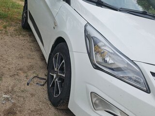2014 Hyundai Solaris I Рестайлинг, белый, 820000 рублей, вид 1