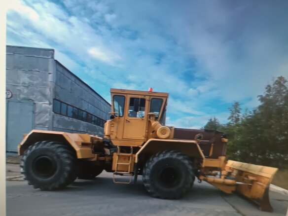 2008 Кировец К-703, жёлтый, 2000000 рублей