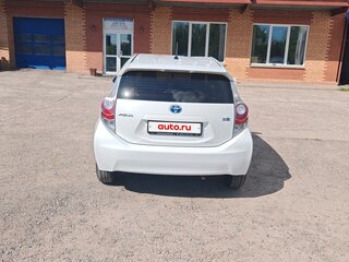 2014 Toyota Aqua I, белый, 1000000 рублей, вид 3