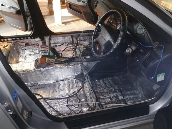 1997 Nissan Cefiro II (A32), серебристый, 420000 рублей - вид 36