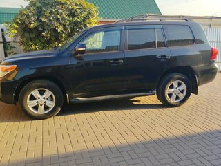 2014 Toyota Land Cruiser 200 Series Рестайлинг 1, чёрный, 4500000 рублей, вид 3