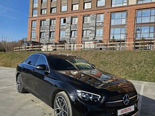 2021 Mercedes-Benz E-Класс 300 e V (W213, S213, C238) Рестайлинг, чёрный, 6000000 рублей, вид 2
