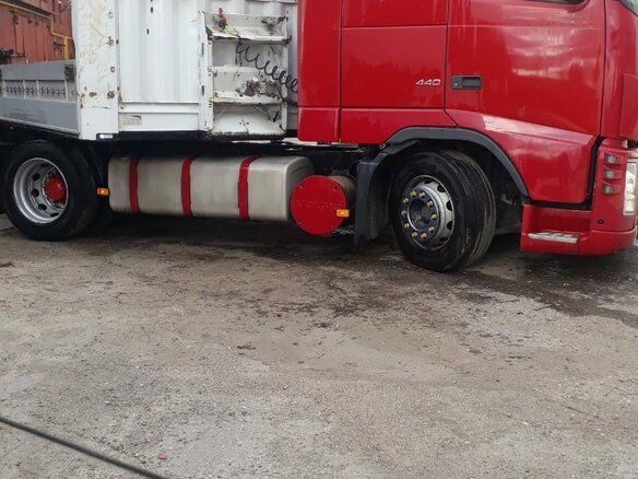 2008 Volvo FH, красный - вид 1