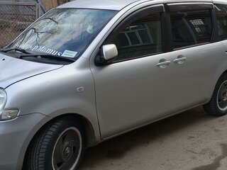 2004 Toyota Sienta I, серебристый, 550000 рублей, вид 2