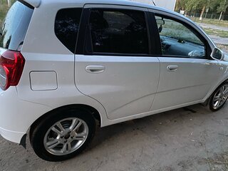 2008 Chevrolet Aveo I Рестайлинг, белый, 590000 рублей, вид 3
