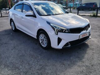 2021 Kia Rio IV Рестайлинг, белый, 1550000 рублей, вид 3
