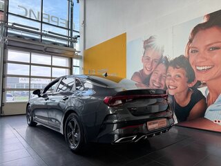 2021 Kia K5 III, серый, 1819000 рублей, вид 4