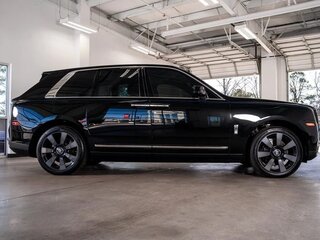 2022 Rolls-Royce Cullinan I (Series I), чёрный, 37183666 рублей, вид 4