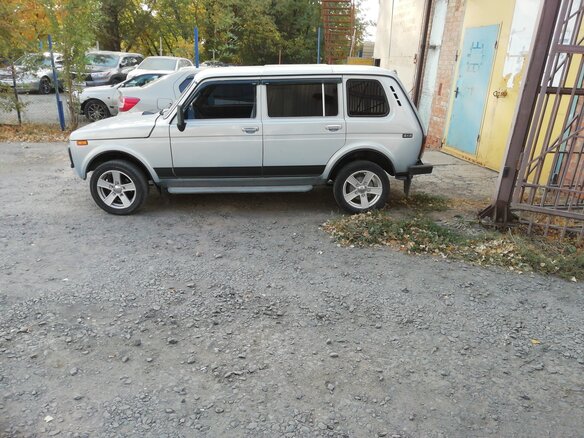 2004 Lada (ВАЗ) 2131 (4x4) I, серебристый - вид 3