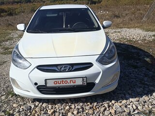 2013 Hyundai Solaris I, белый, 750000 рублей, вид 1