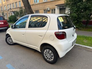 2001 Toyota Vitz I (P10), белый, 400000 рублей, вид 5