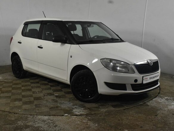 2013 Skoda Fabia II Рестайлинг, белый - вид 1