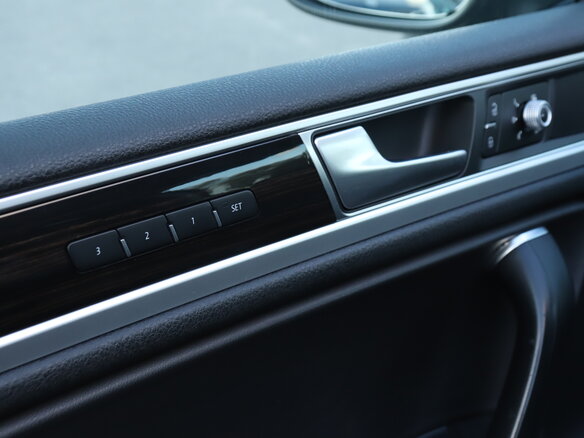 2016 Volkswagen Touareg II Рестайлинг, синий - вид 20