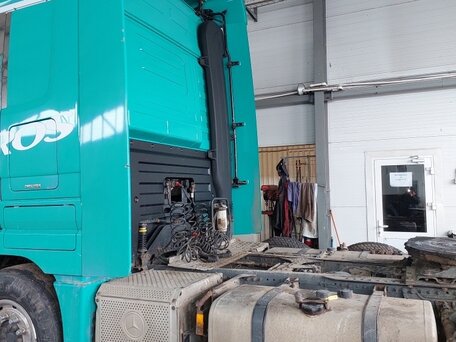 2014 Mercedes-Benz Actros, зелёный, 4300000 рублей, вид 2