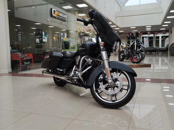 2017 Harley-Davidson Street Glide, чёрный - вид 2