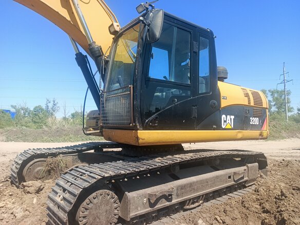 2011 Caterpillar 330D2 L, жёлтый, 5500000 рублей - вид 1
