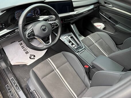 2023 Volkswagen Golf VIII, серый, 2500000 рублей, вид 5