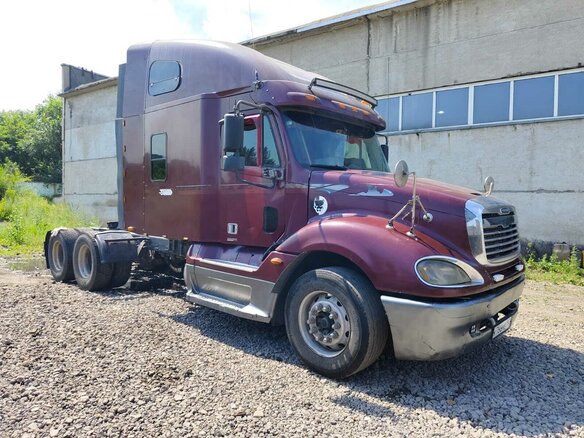 2004 Freightliner Columbia, красный, 3350000 рублей - вид 6