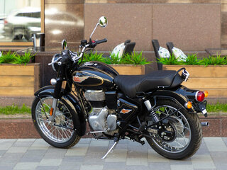 2025 Royal Enfield Bullet 350, красный, 461000 рублей, вид 3