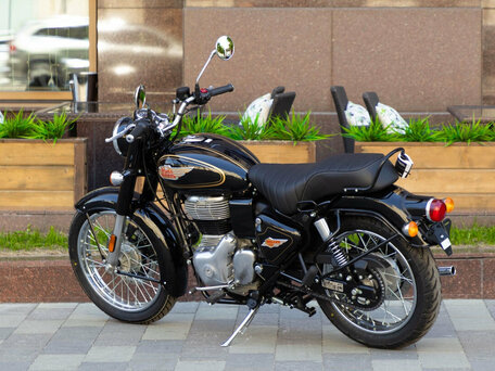 2025 Royal Enfield Bullet 350, красный, 461000 рублей, вид 3