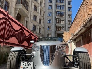 1999 Plymouth Prowler, серебристый, 7500000 рублей, вид 3