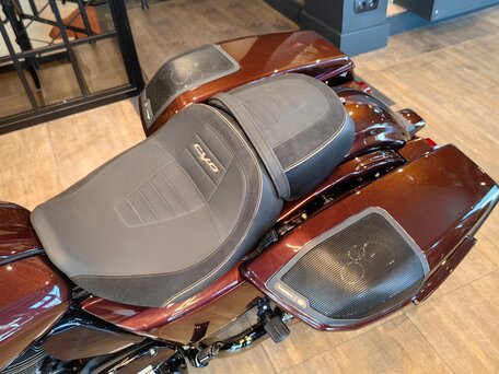2024 Harley-Davidson CVO Street Glide, пурпурный, 4950000 рублей, вид 5