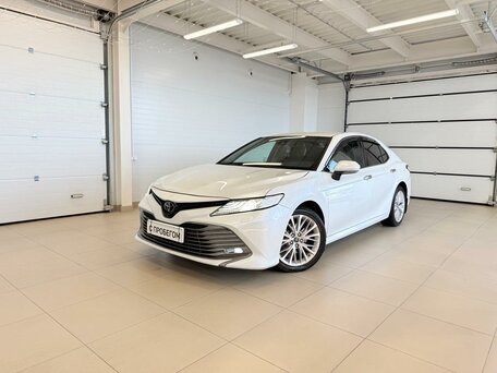 Toyota Camry VIII (XV70)