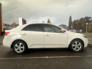 2009 Kia Cerato I Рестайлинг, белый, 900000 рублей, вид 2