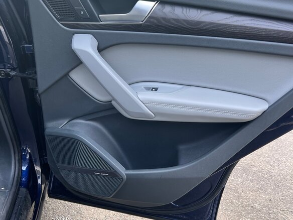 2019 Audi Q5 45 TFSI II (FY), синий, 2800000 рублей - вид 21