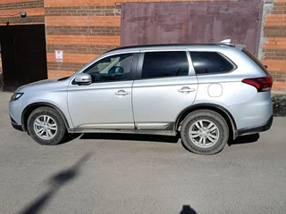 2022 Mitsubishi Outlander III Рестайлинг 3, серебристый, 2760000 рублей, вид 5