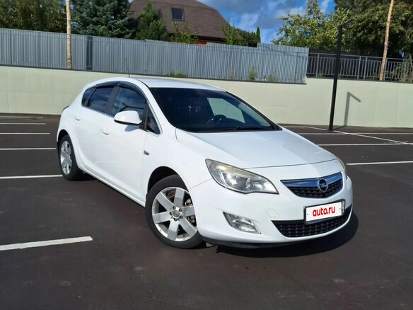 2011 Opel Astra J, белый - вид 1