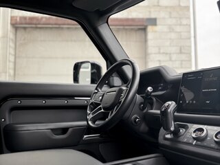 2021 Land Rover Defender 110 II, чёрный, 5950000 рублей, вид 3