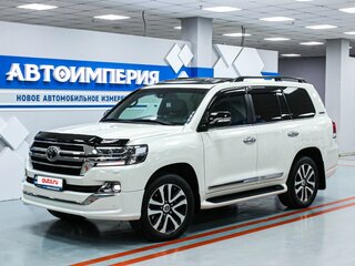 2018 Toyota Land Cruiser 200 Series Рестайлинг 2, белый, 6700000 рублей, вид 1