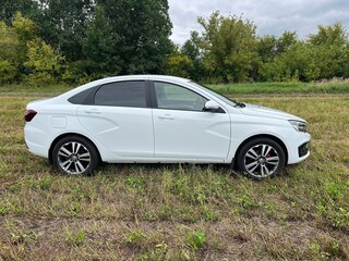 2024 Lada (ВАЗ) Vesta I Рестайлинг (NG), белый, 1350000 рублей, вид 3