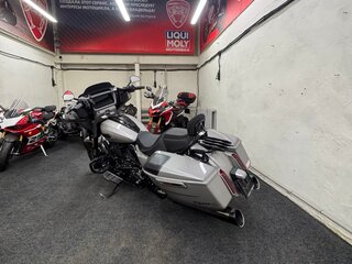 2023 Harley-Davidson CVO Street Glide, серебристый, 4200000 рублей, вид 2