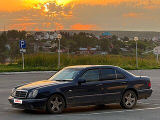 1995 Mercedes-Benz E-Класс 320 II (W210, S210), синий, 545000 рублей, вид 3