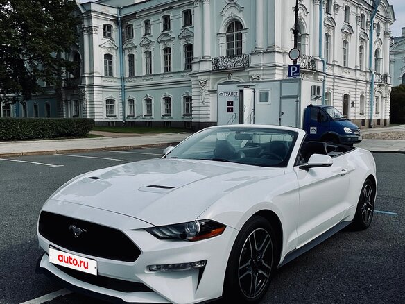 2017 Ford Mustang VI Рестайлинг, белый, 2250000 рублей - вид 2