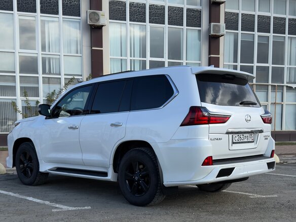 2016 Lexus LX 570 III Рестайлинг 2, белый, 9300000 рублей - вид 7