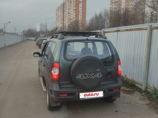 2011 Chevrolet Niva I Рестайлинг, зелёный, 800000 рублей, вид 3
