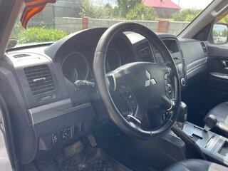 2011 Mitsubishi Pajero IV Рестайлинг 1, серебристый, 2100000 рублей, вид 3